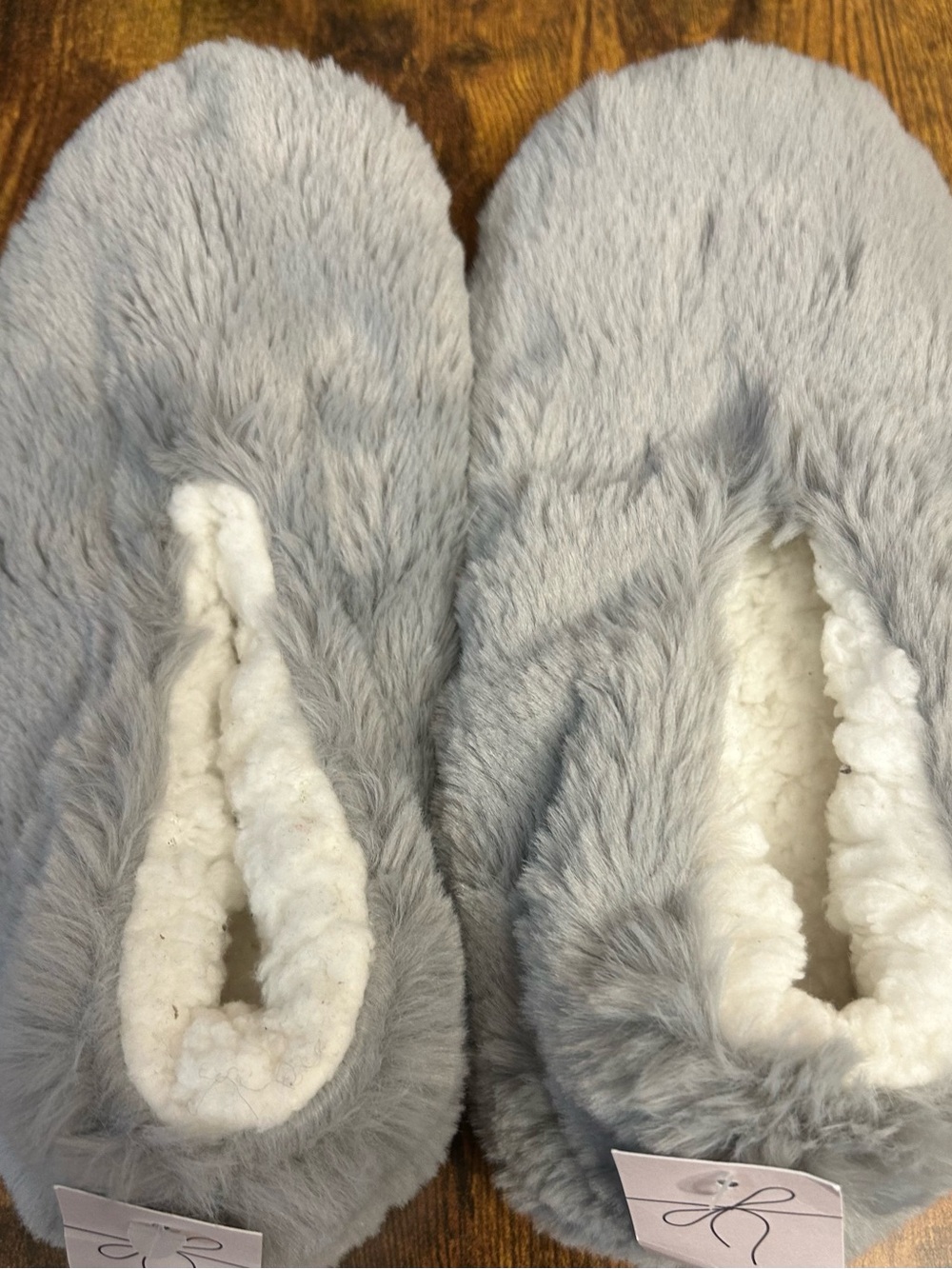 Women's Plush Faux Fur Cozy Slipper Socks Soles Auden 

Size S/M (5-7) 

new